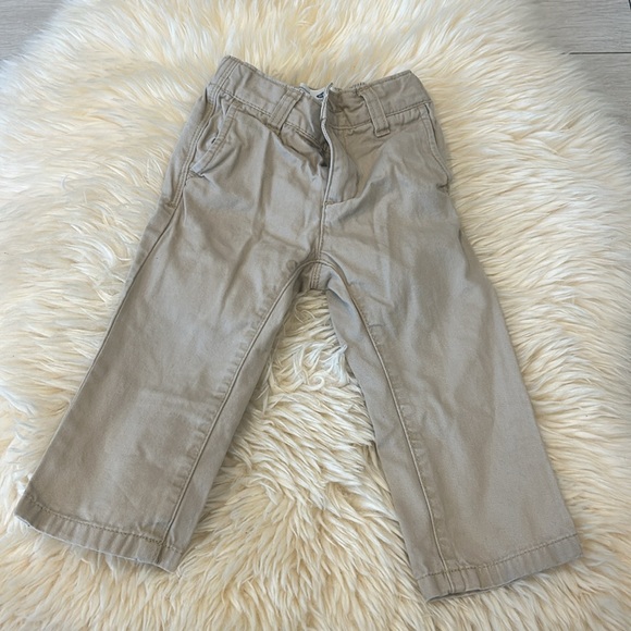 Joe Fresh Long-Sleeve T-Shirt and Old Navy Khakhi Pants in size 18-24M - Picture 6 of 10